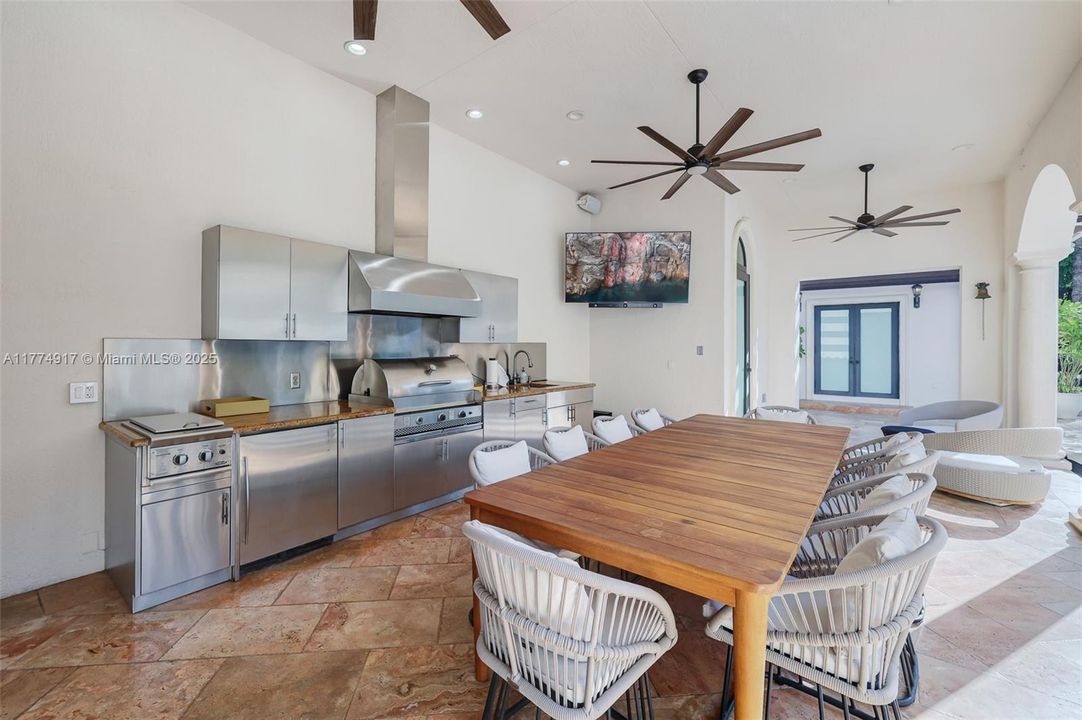 最近租的: $35,000 (6 贝兹, 7 浴室, 6469 平方英尺)