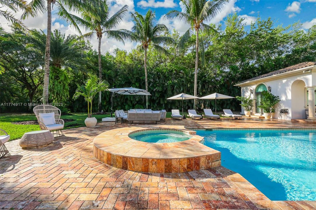 最近租的: $35,000 (6 贝兹, 7 浴室, 6469 平方英尺)