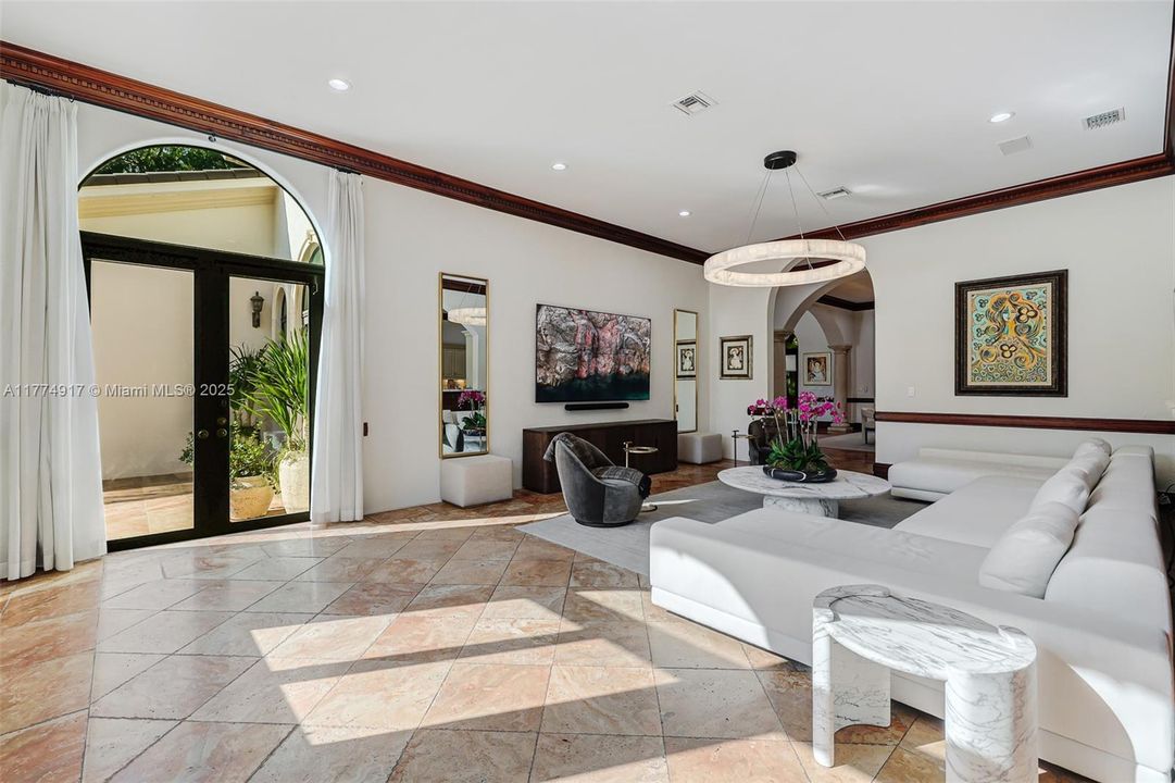 最近租的: $35,000 (6 贝兹, 7 浴室, 6469 平方英尺)