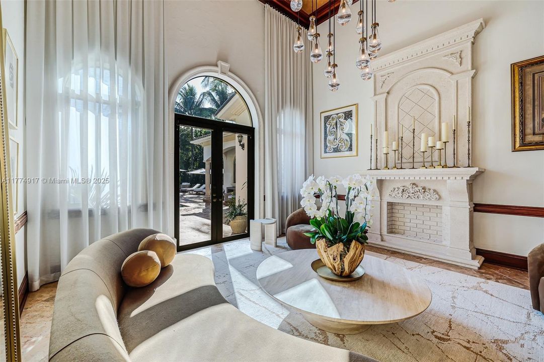 最近租的: $35,000 (6 贝兹, 7 浴室, 6469 平方英尺)