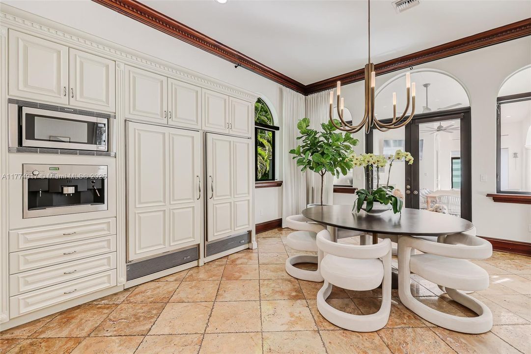 最近租的: $35,000 (6 贝兹, 7 浴室, 6469 平方英尺)