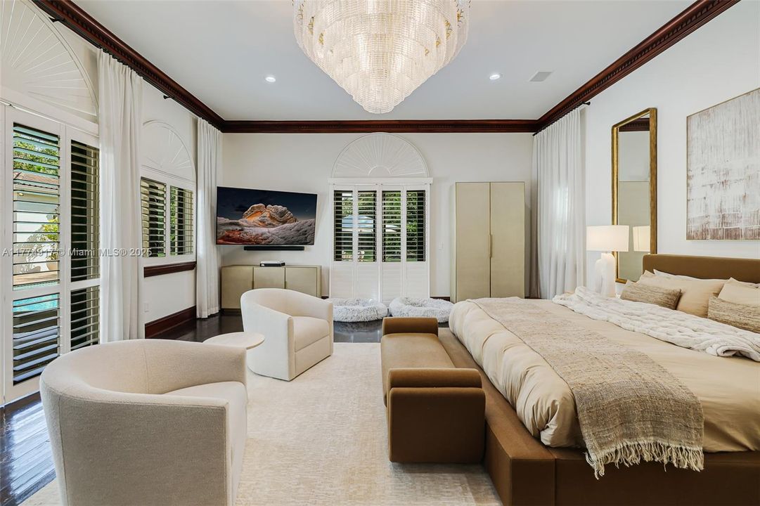 最近租的: $35,000 (6 贝兹, 7 浴室, 6469 平方英尺)