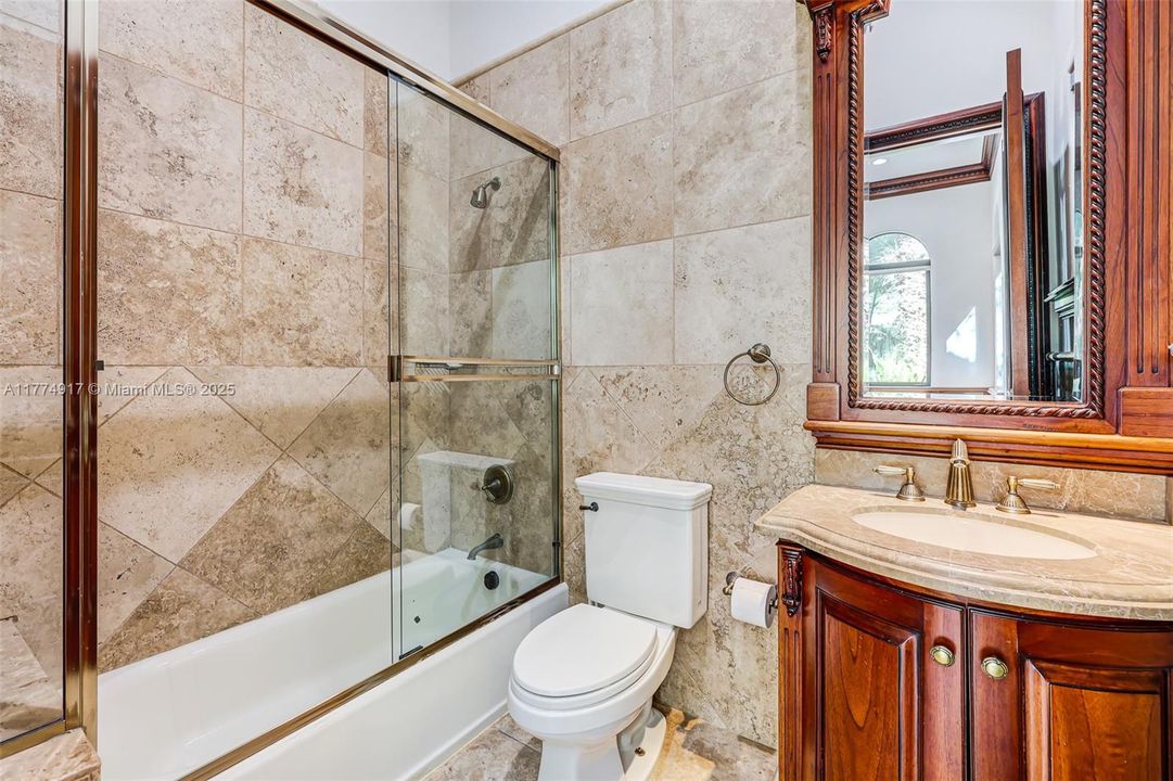 最近租的: $35,000 (6 贝兹, 7 浴室, 6469 平方英尺)