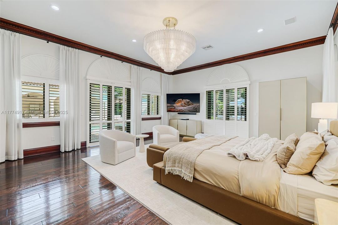 最近租的: $35,000 (6 贝兹, 7 浴室, 6469 平方英尺)