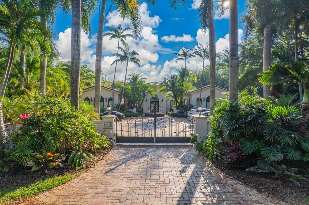 最近租的: $35,000 (6 贝兹, 7 浴室, 6469 平方英尺)