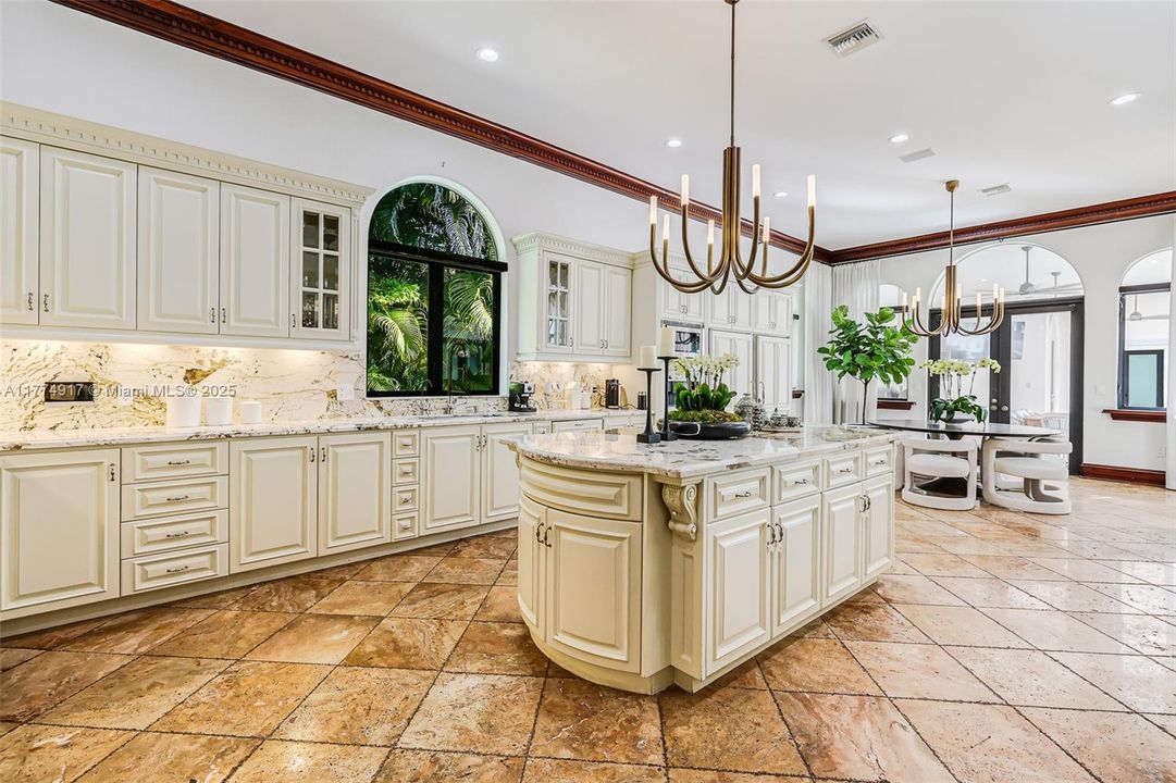 最近租的: $35,000 (6 贝兹, 7 浴室, 6469 平方英尺)