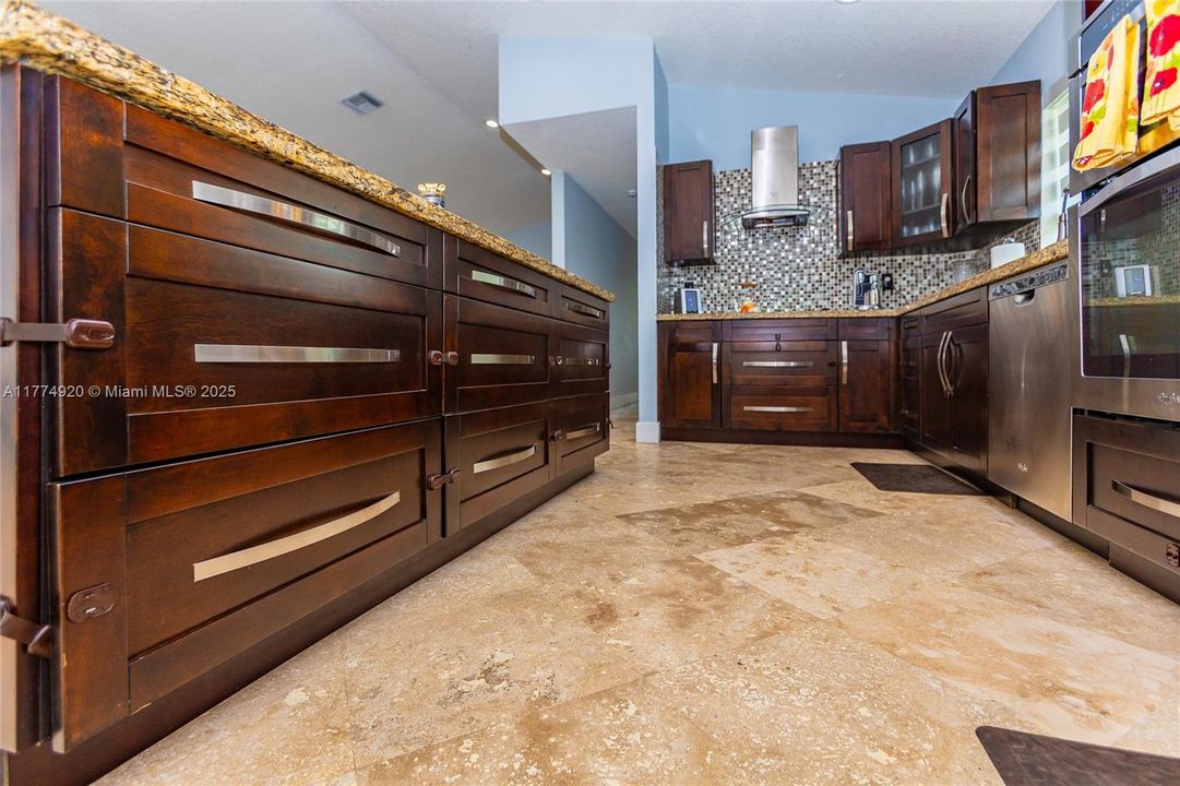 Недавно продано: $979,999 (5 спален, 3 ванн, 2489 Квадратных фут)