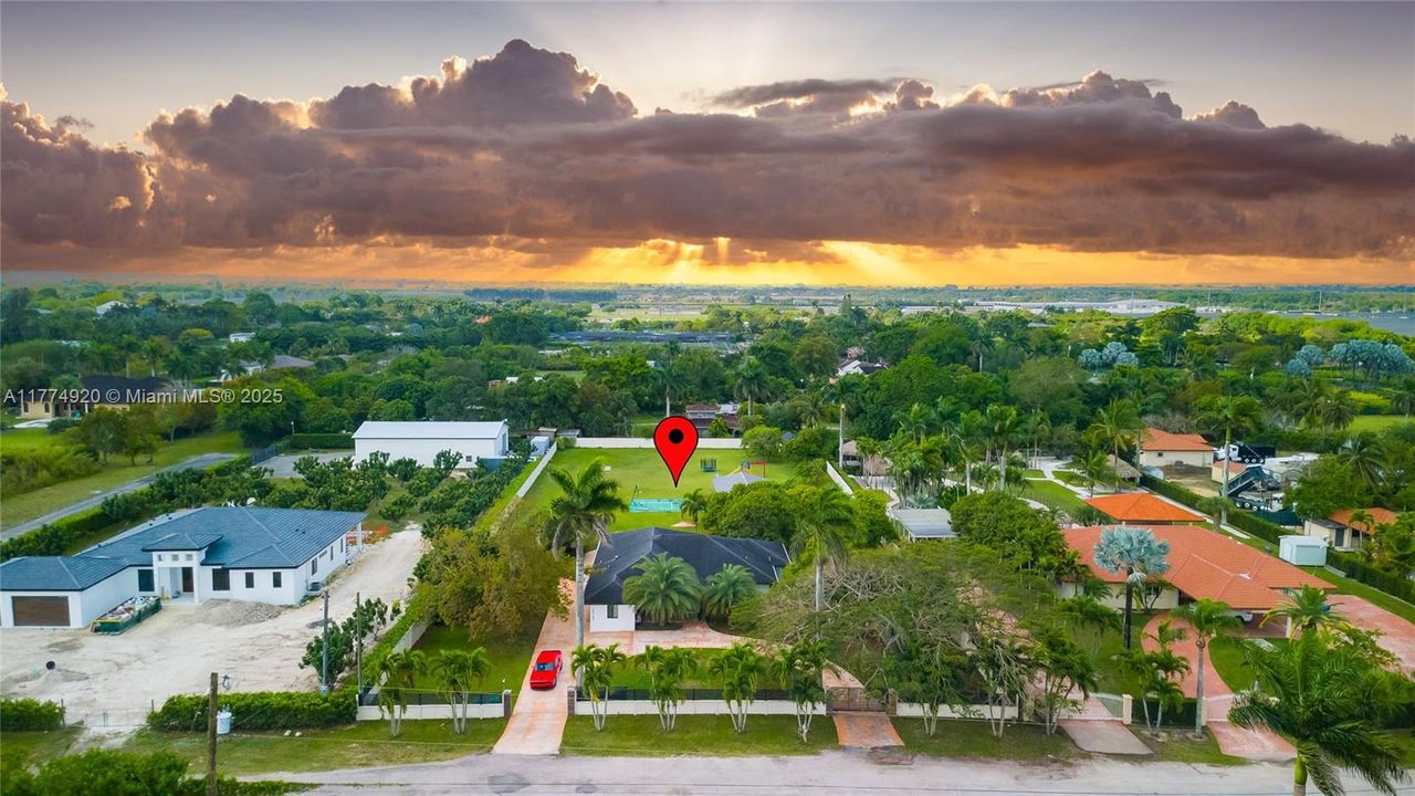 Недавно продано: $979,999 (5 спален, 3 ванн, 2489 Квадратных фут)