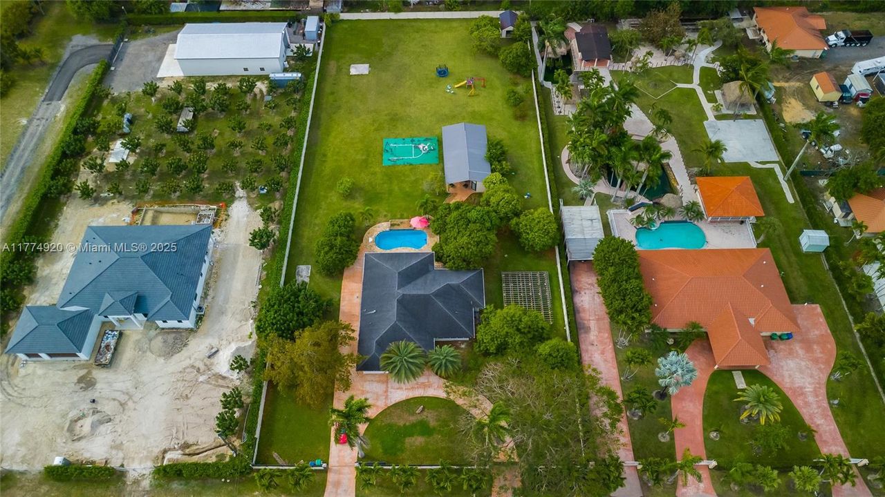 Недавно продано: $979,999 (5 спален, 3 ванн, 2489 Квадратных фут)