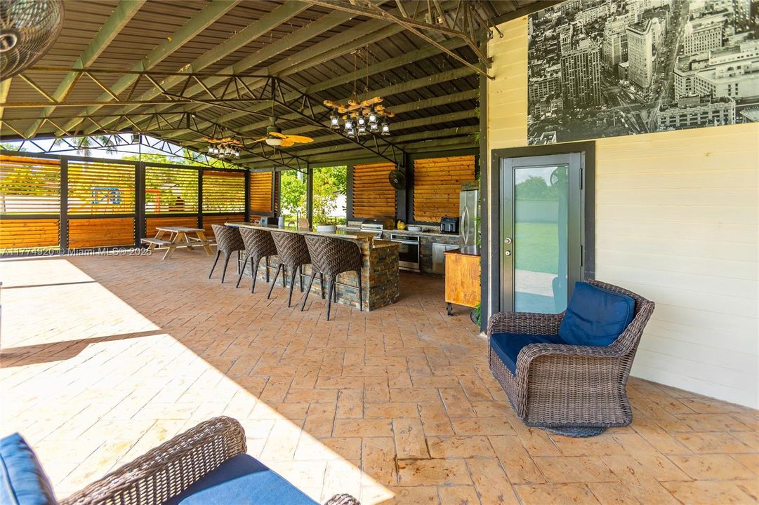 Недавно продано: $979,999 (5 спален, 3 ванн, 2489 Квадратных фут)