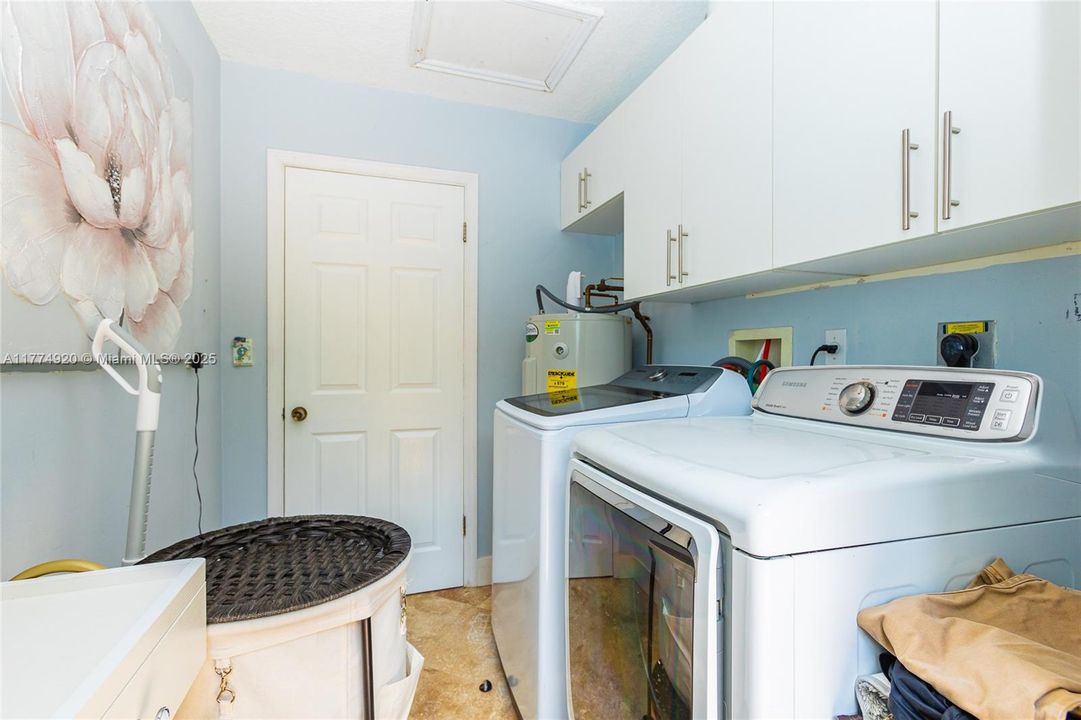 Недавно продано: $979,999 (5 спален, 3 ванн, 2489 Квадратных фут)