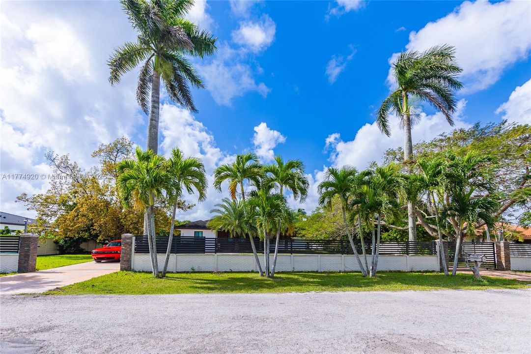 Недавно продано: $979,999 (5 спален, 3 ванн, 2489 Квадратных фут)