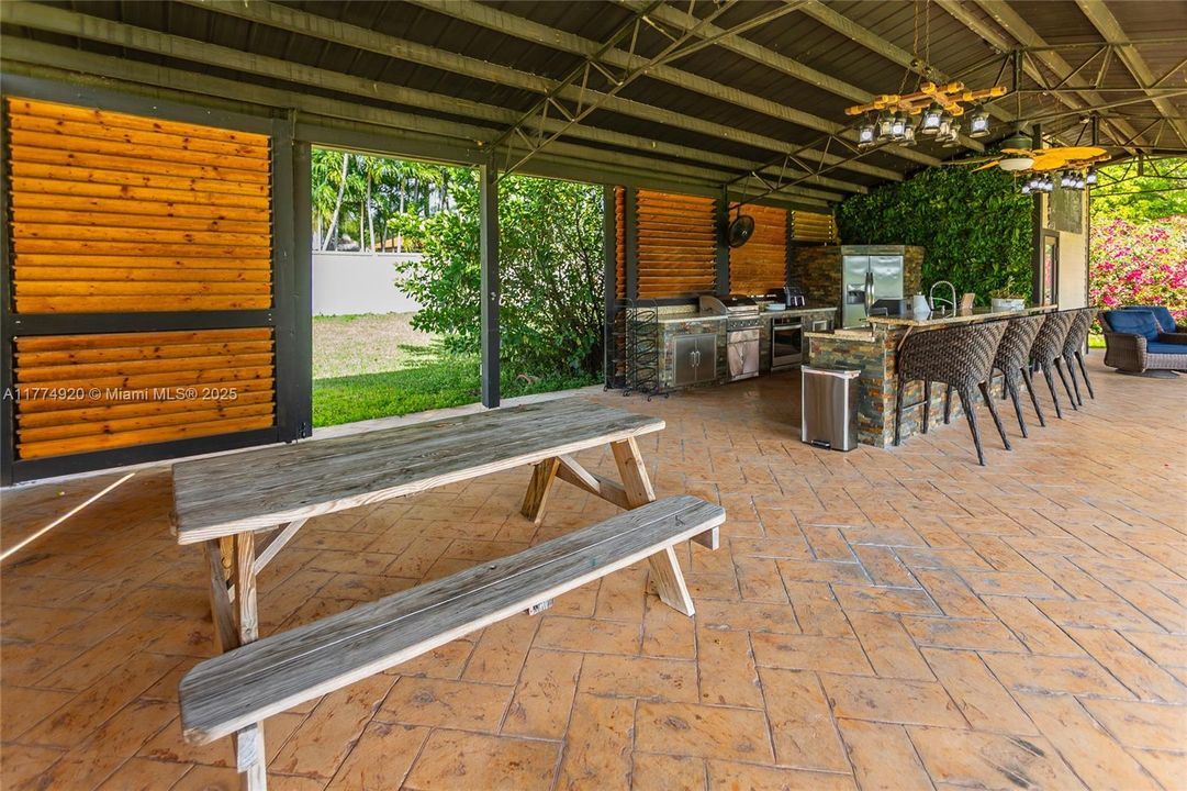 Недавно продано: $979,999 (5 спален, 3 ванн, 2489 Квадратных фут)