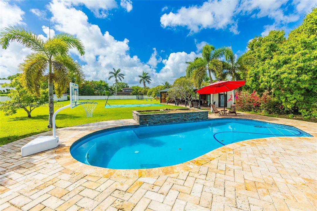 Недавно продано: $979,999 (5 спален, 3 ванн, 2489 Квадратных фут)