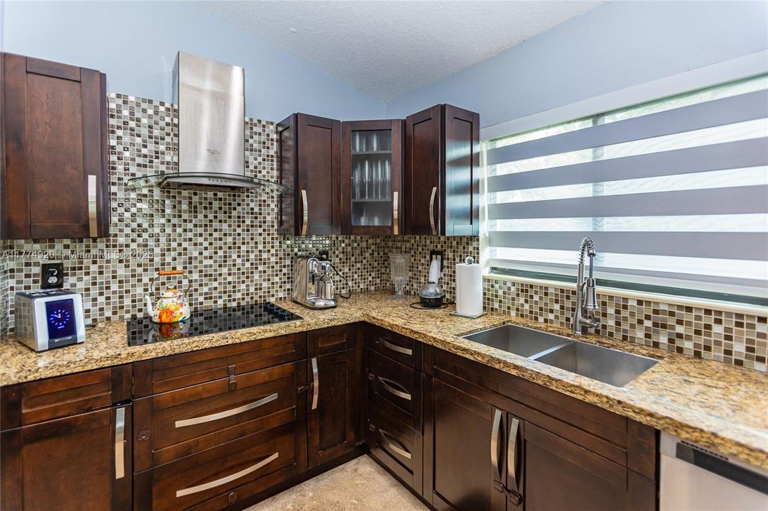 Недавно продано: $979,999 (5 спален, 3 ванн, 2489 Квадратных фут)