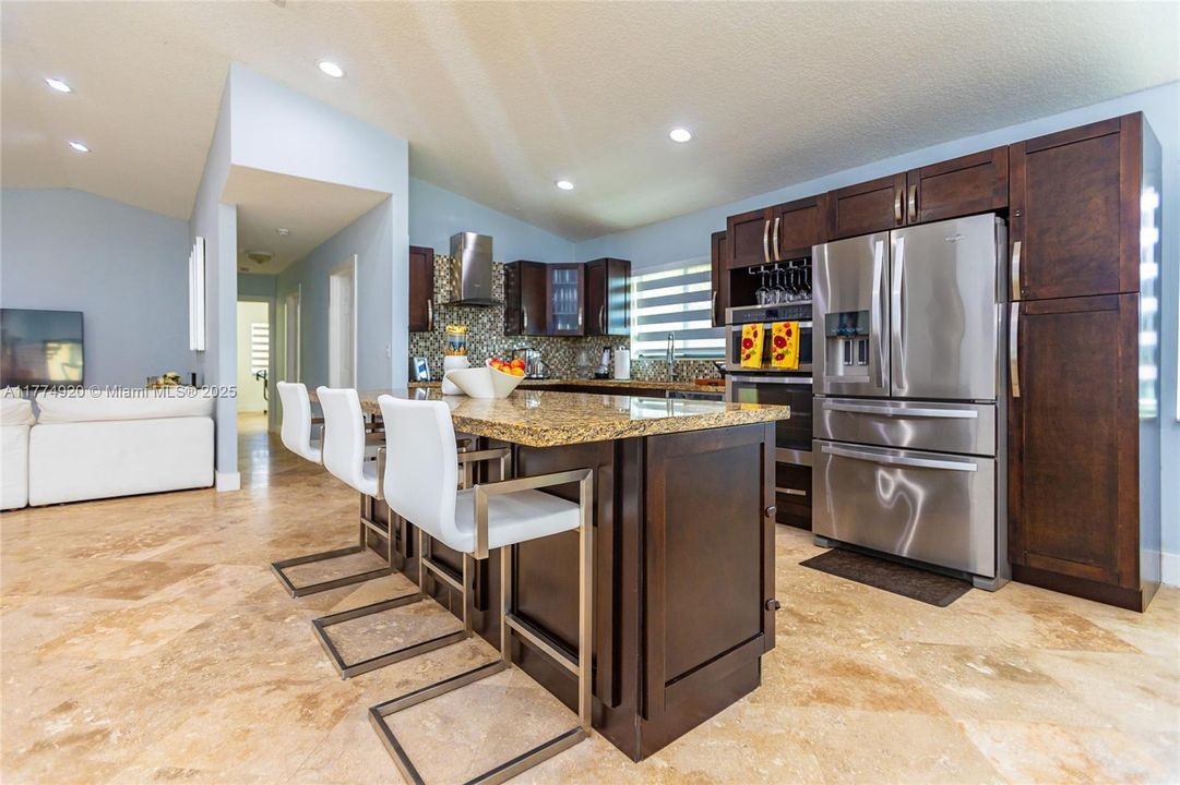 Недавно продано: $979,999 (5 спален, 3 ванн, 2489 Квадратных фут)