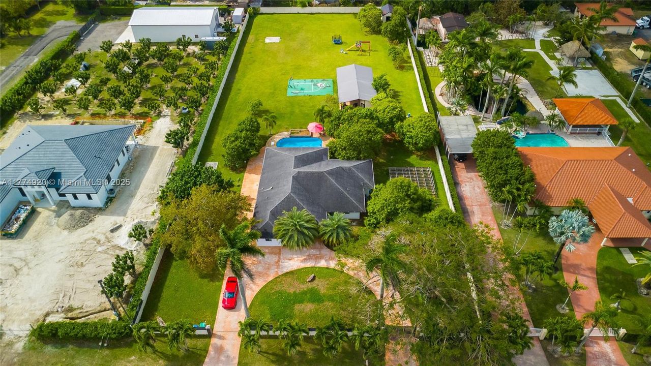 Недавно продано: $979,999 (5 спален, 3 ванн, 2489 Квадратных фут)