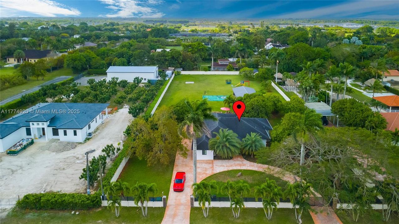 Недавно продано: $979,999 (5 спален, 3 ванн, 2489 Квадратных фут)