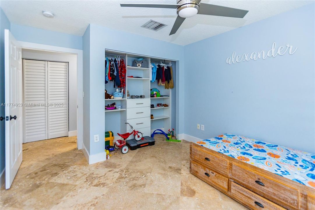 Недавно продано: $979,999 (5 спален, 3 ванн, 2489 Квадратных фут)