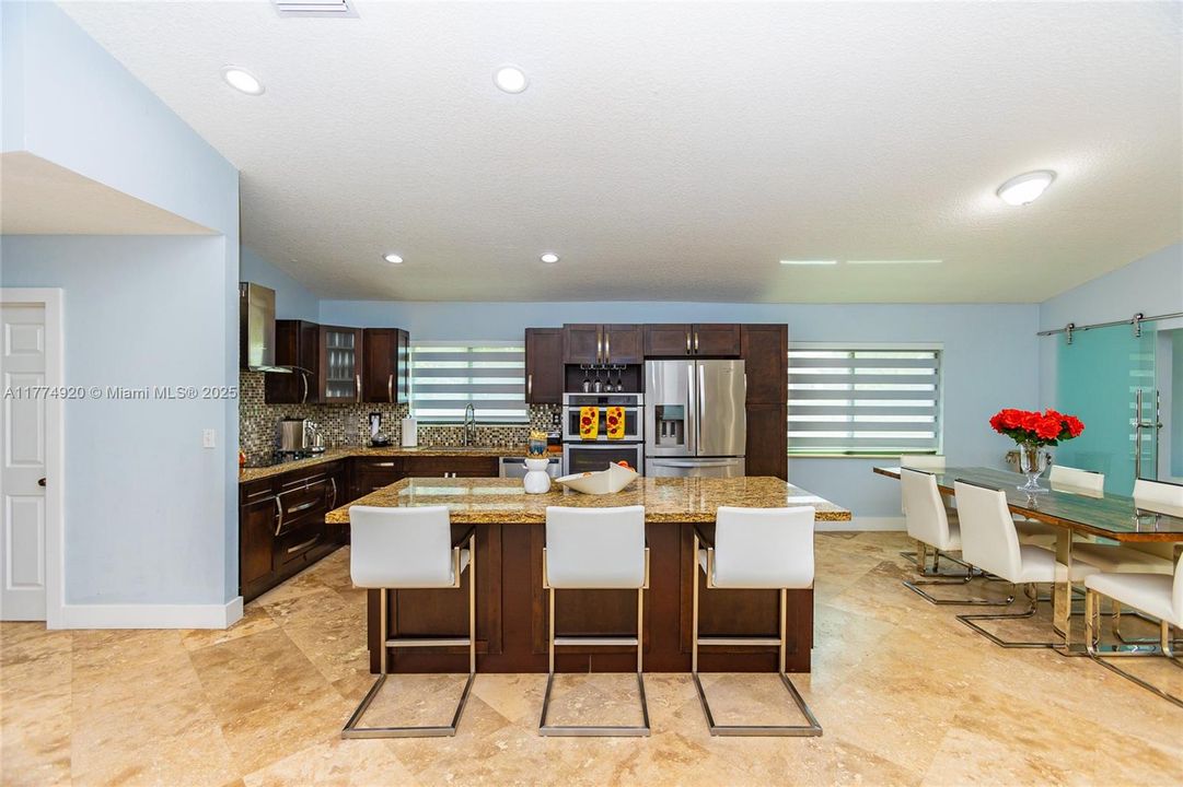 Недавно продано: $979,999 (5 спален, 3 ванн, 2489 Квадратных фут)