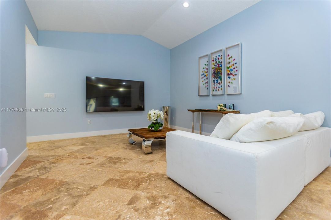 Недавно продано: $979,999 (5 спален, 3 ванн, 2489 Квадратных фут)