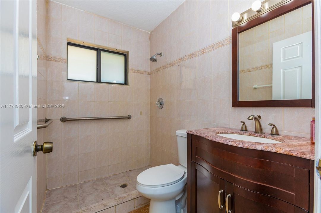 Недавно продано: $979,999 (5 спален, 3 ванн, 2489 Квадратных фут)