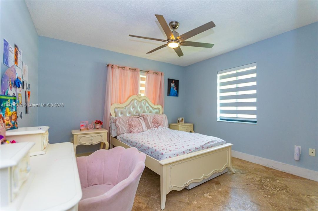 Недавно продано: $979,999 (5 спален, 3 ванн, 2489 Квадратных фут)