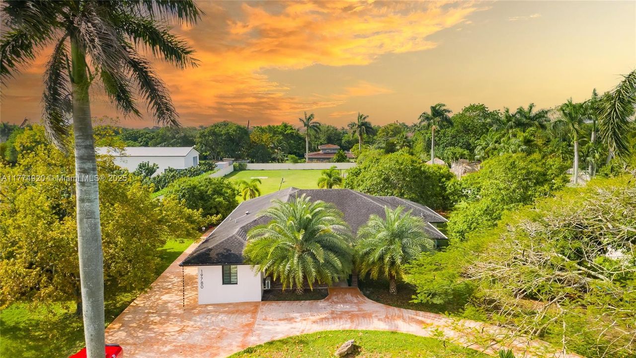 Недавно продано: $979,999 (5 спален, 3 ванн, 2489 Квадратных фут)