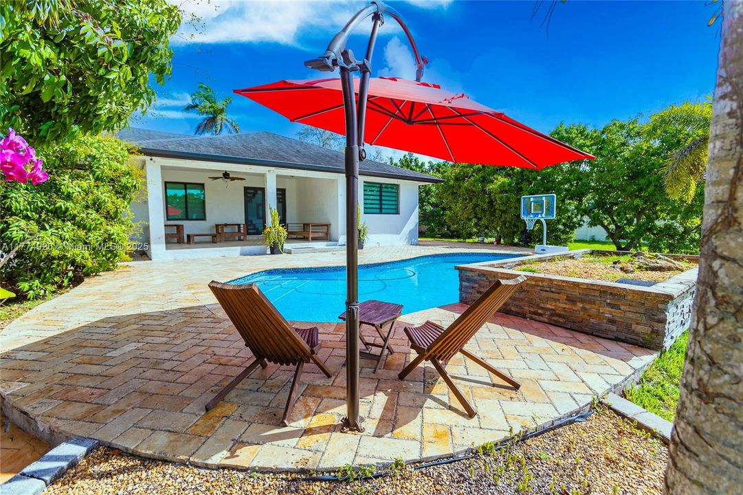 Недавно продано: $979,999 (5 спален, 3 ванн, 2489 Квадратных фут)