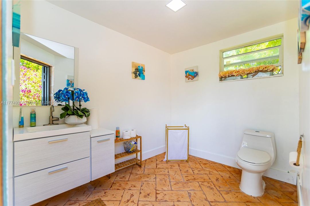 Недавно продано: $979,999 (5 спален, 3 ванн, 2489 Квадратных фут)