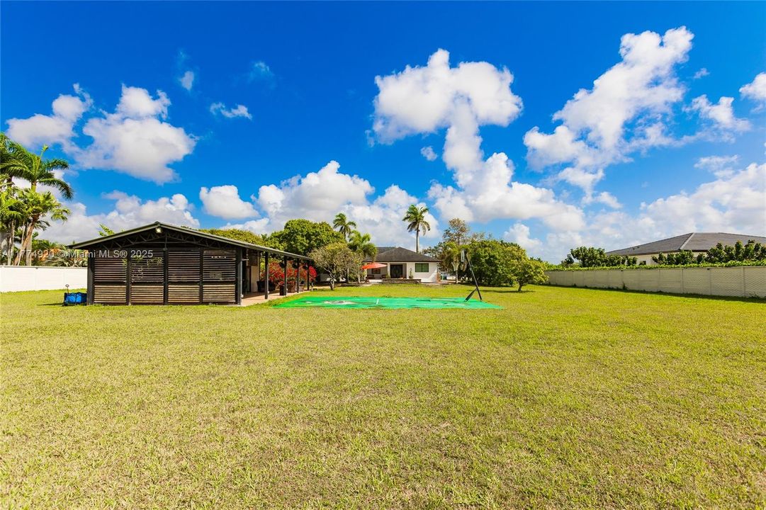 Недавно продано: $979,999 (5 спален, 3 ванн, 2489 Квадратных фут)