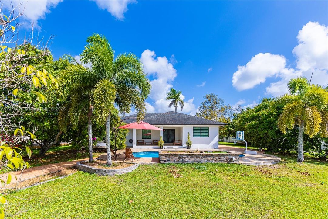 Недавно продано: $979,999 (5 спален, 3 ванн, 2489 Квадратных фут)