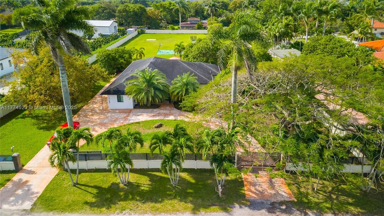 Недавно продано: $979,999 (5 спален, 3 ванн, 2489 Квадратных фут)