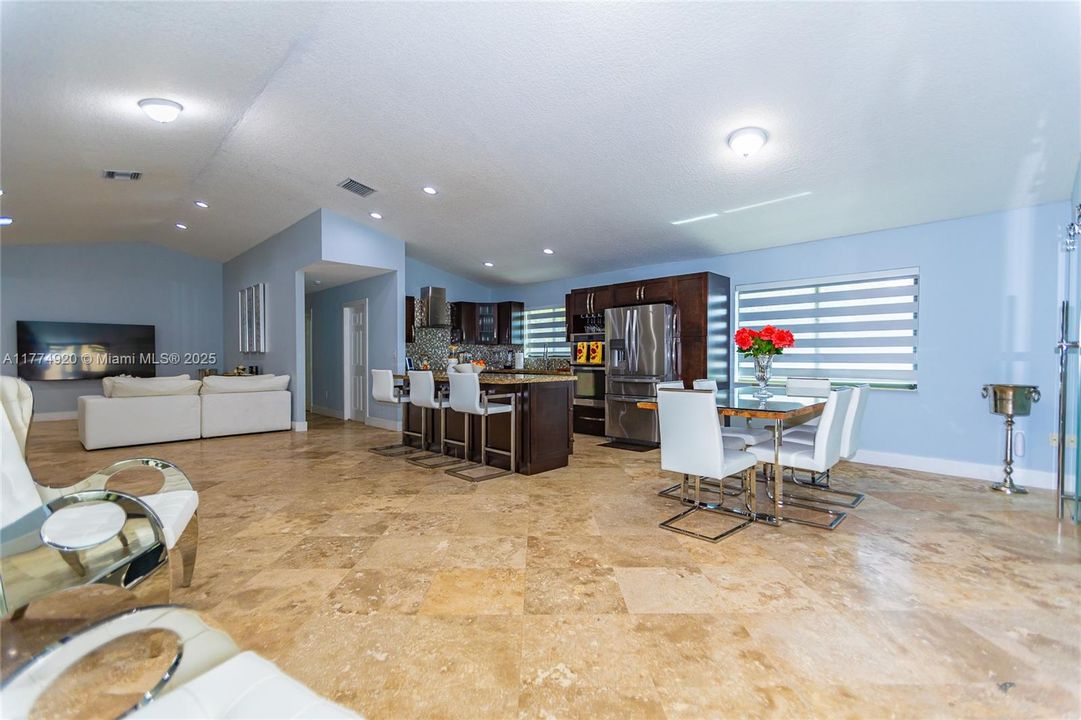 Недавно продано: $979,999 (5 спален, 3 ванн, 2489 Квадратных фут)