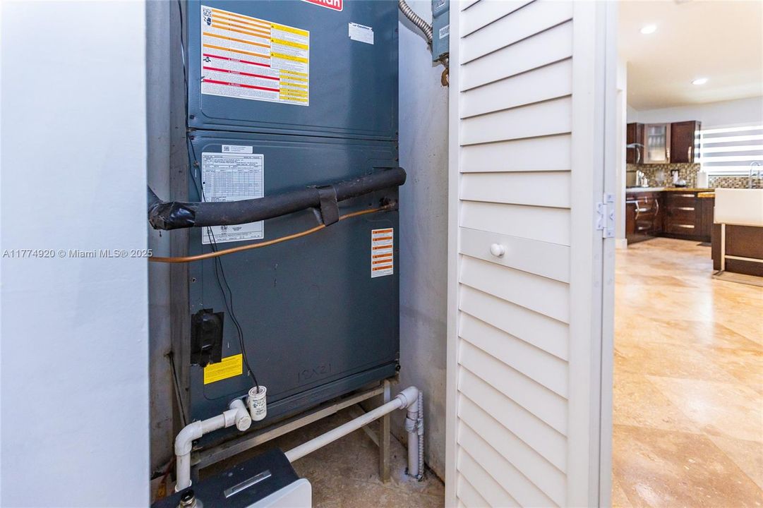 Недавно продано: $979,999 (5 спален, 3 ванн, 2489 Квадратных фут)