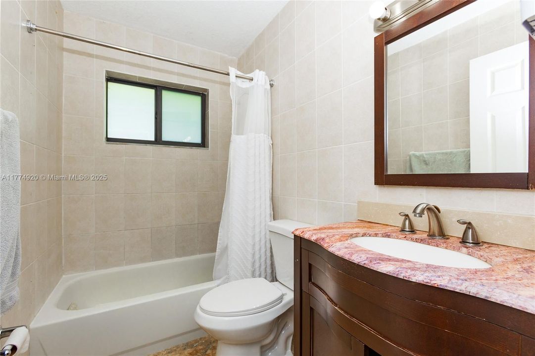 Недавно продано: $979,999 (5 спален, 3 ванн, 2489 Квадратных фут)