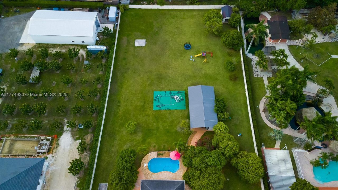 Недавно продано: $979,999 (5 спален, 3 ванн, 2489 Квадратных фут)