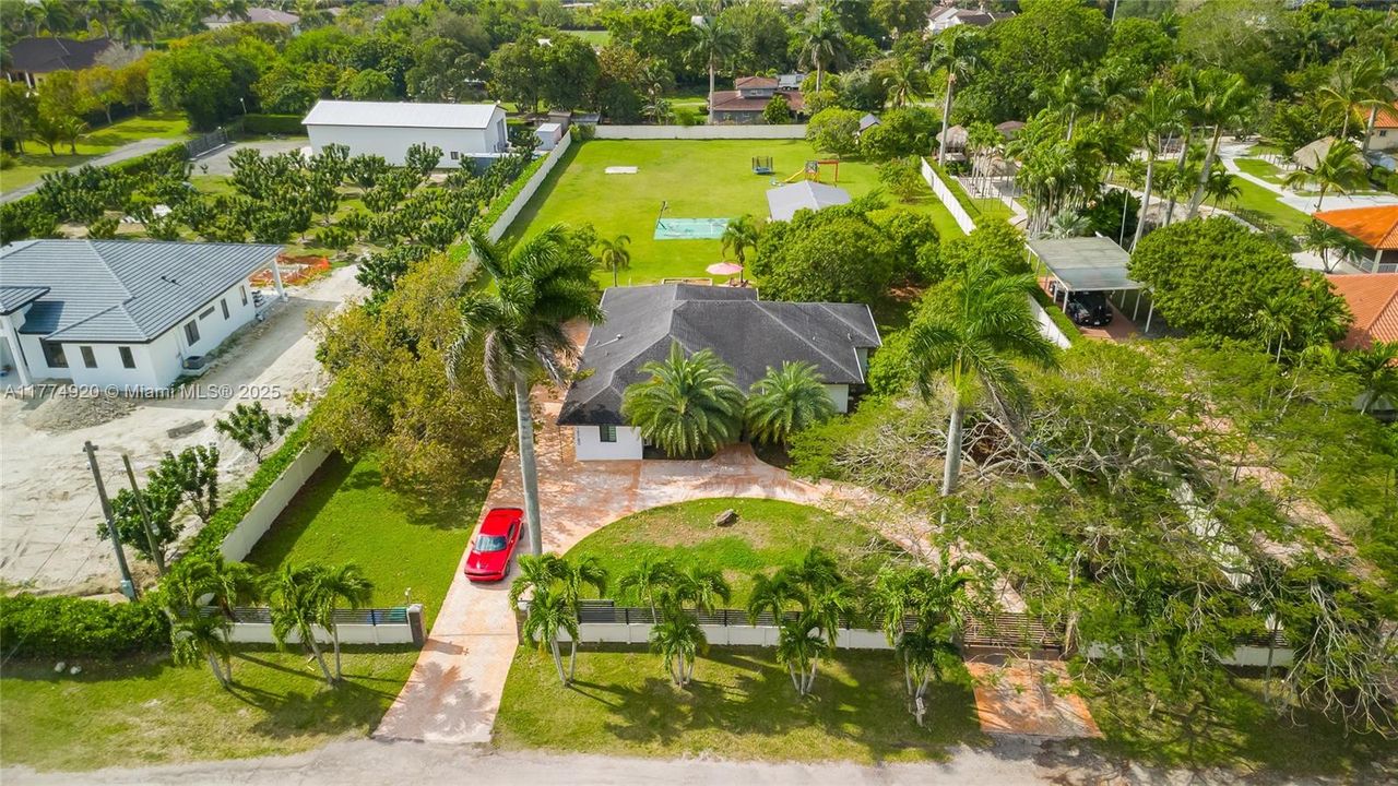 Недавно продано: $979,999 (5 спален, 3 ванн, 2489 Квадратных фут)