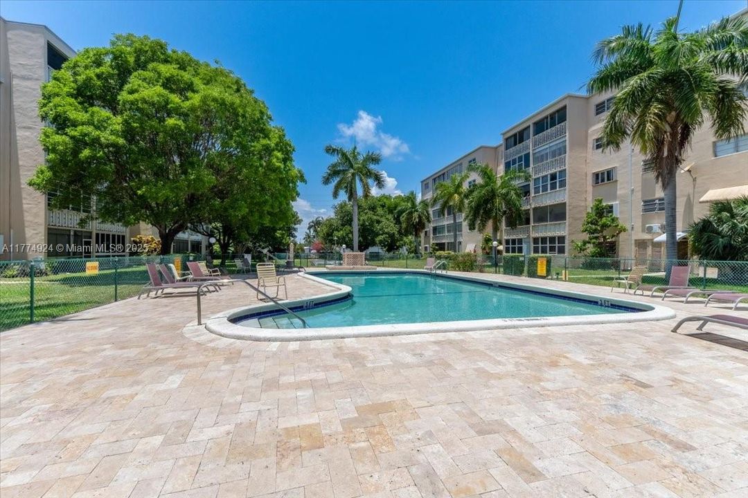 На продажу: $169,000 (1 спален, 1 ванн, 847 Квадратных фут)