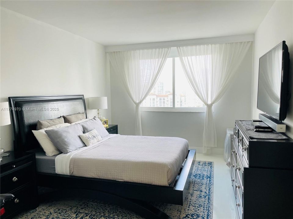 Recently Rented: $2,800 (1 beds, 1 baths, 762 Square Feet)