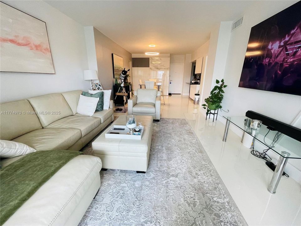 Recently Rented: $2,800 (1 beds, 1 baths, 762 Square Feet)