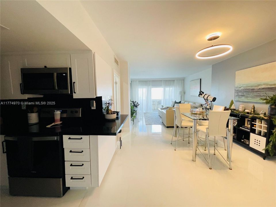 Recently Rented: $2,800 (1 beds, 1 baths, 762 Square Feet)