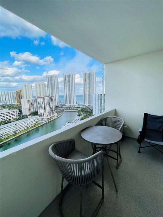 Recently Rented: $2,800 (1 beds, 1 baths, 762 Square Feet)