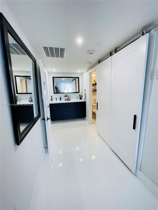 Recently Rented: $2,800 (1 beds, 1 baths, 762 Square Feet)