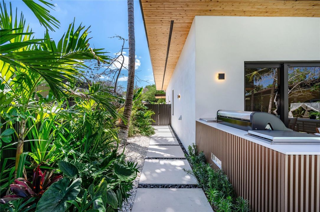 Vendido Recientemente: $2,500,000 (4 camas, 3 baños, 0 Pies cuadrados)