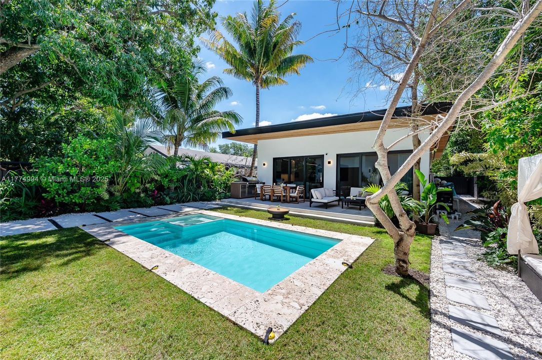 Vendido Recientemente: $2,500,000 (4 camas, 3 baños, 0 Pies cuadrados)