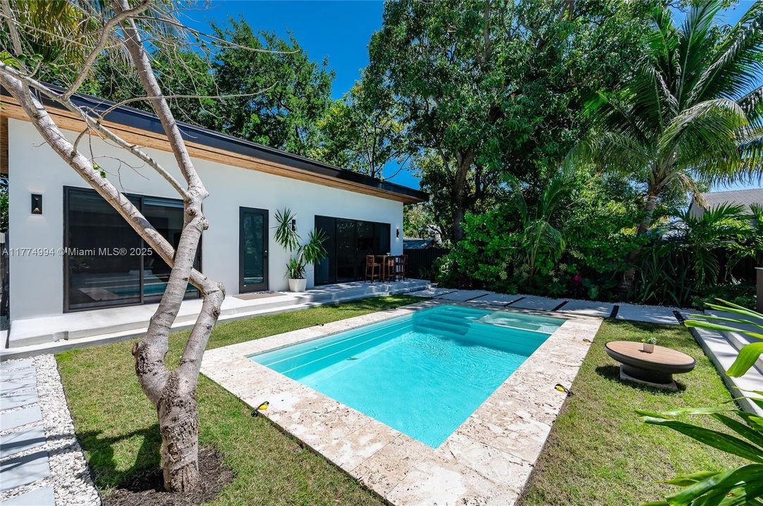 Vendido Recientemente: $2,500,000 (4 camas, 3 baños, 0 Pies cuadrados)