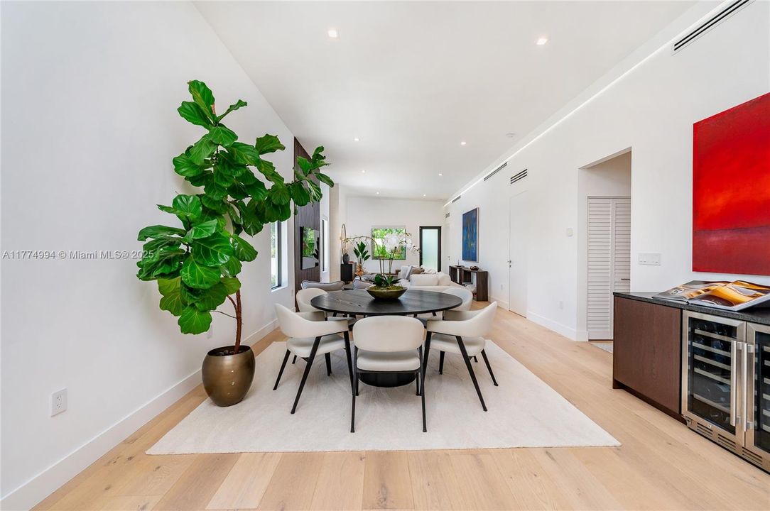 Vendido Recientemente: $2,500,000 (4 camas, 3 baños, 0 Pies cuadrados)