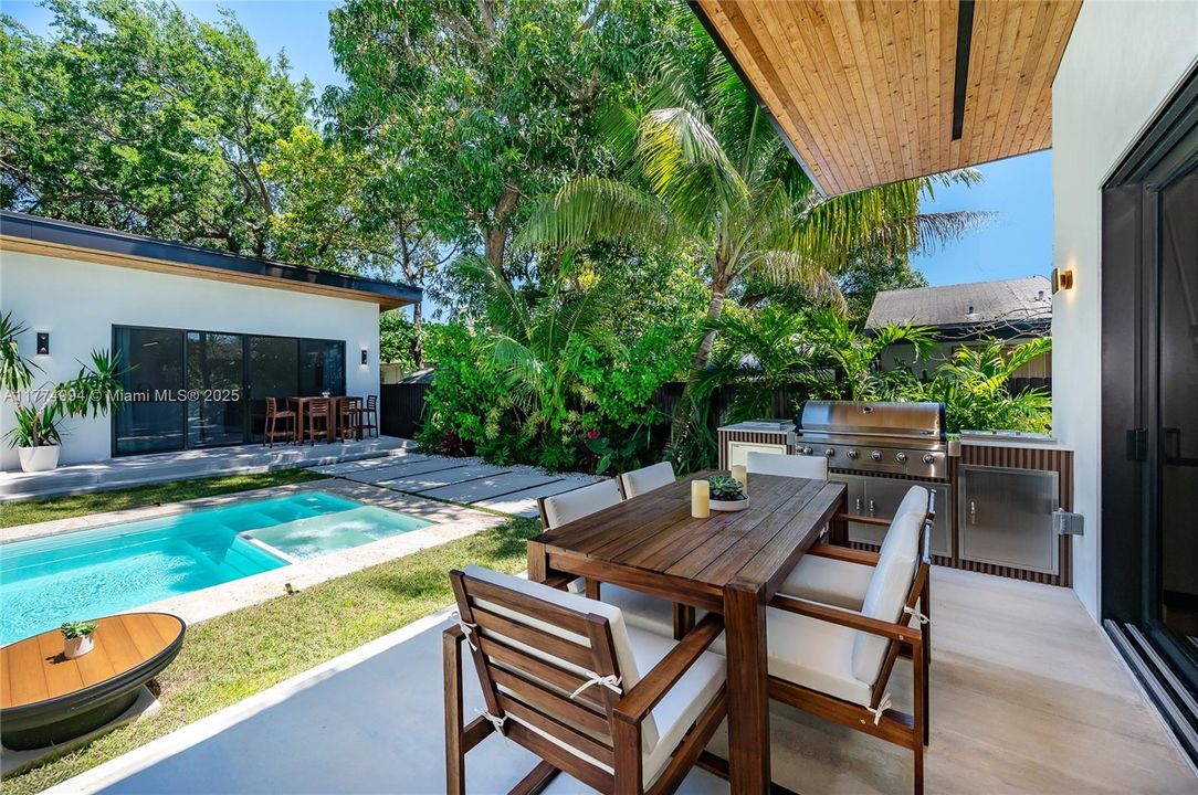 Vendido Recientemente: $2,500,000 (4 camas, 3 baños, 0 Pies cuadrados)