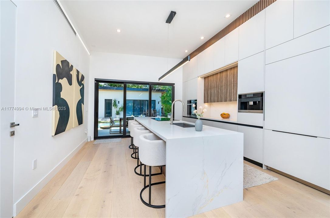 Vendido Recientemente: $2,500,000 (4 camas, 3 baños, 0 Pies cuadrados)